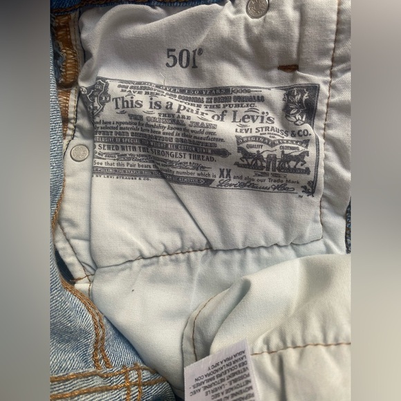 Levi’s Jean shorts - Picture 9 of 10